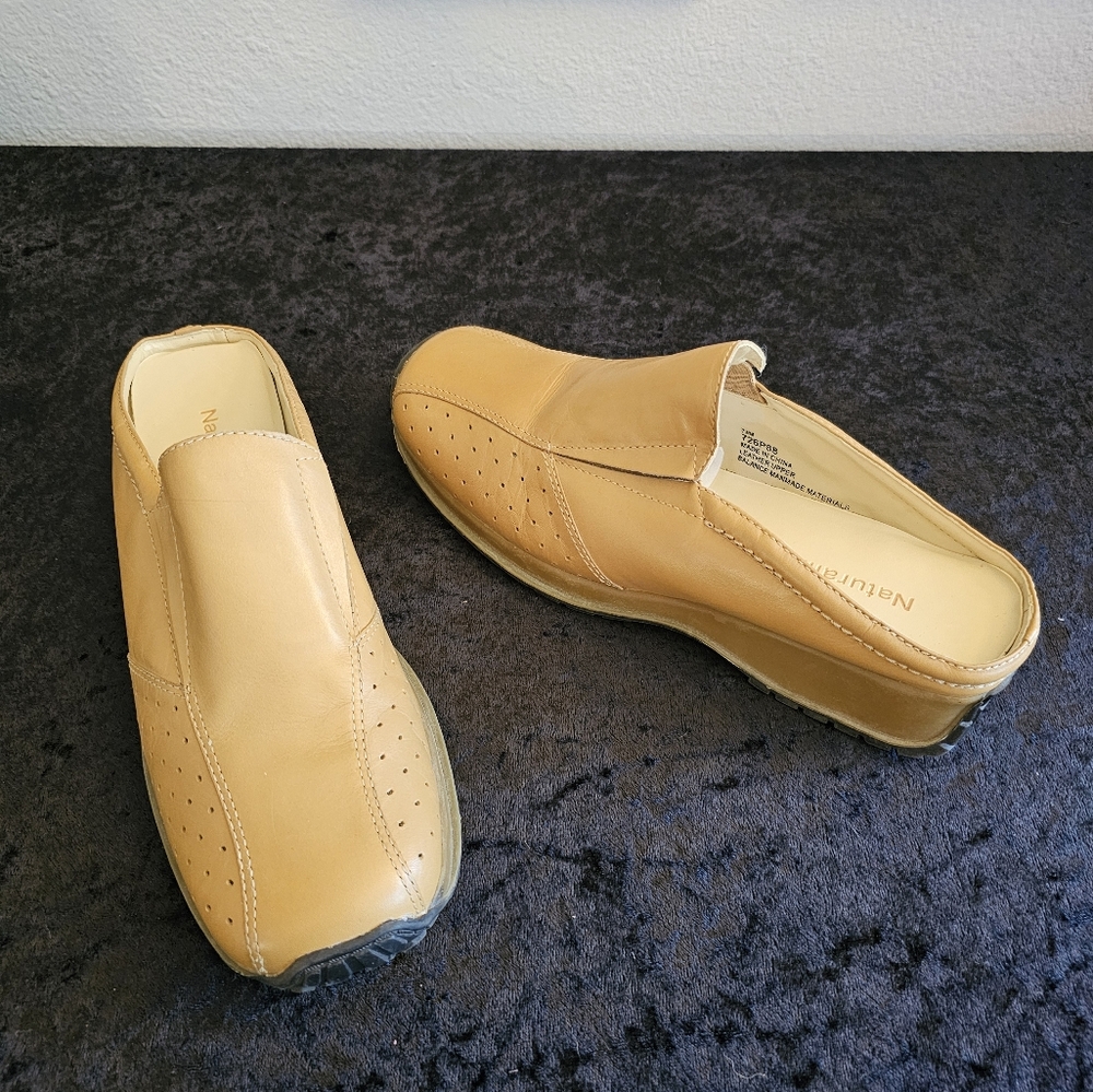 Women's Naturalizer Leather Mules